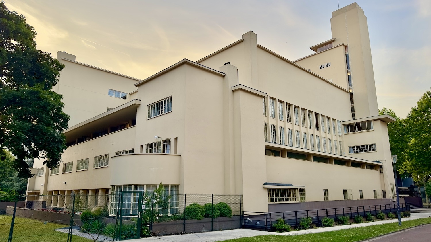 Collège néerlandais exterieur