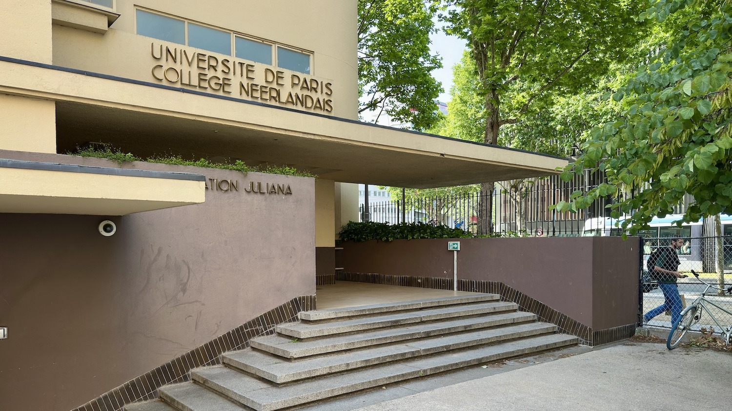 Hoofdingang College neerlandais Parijs