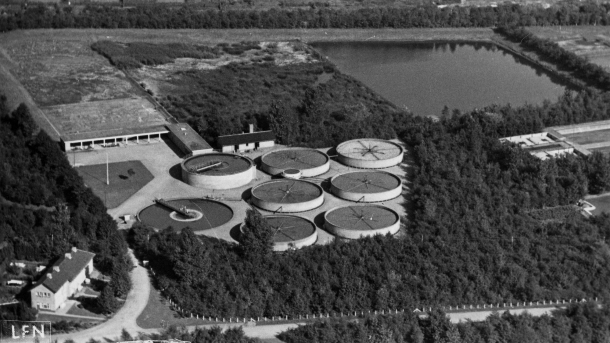 luchtfoto Waterzuivering Oost, Hilversum