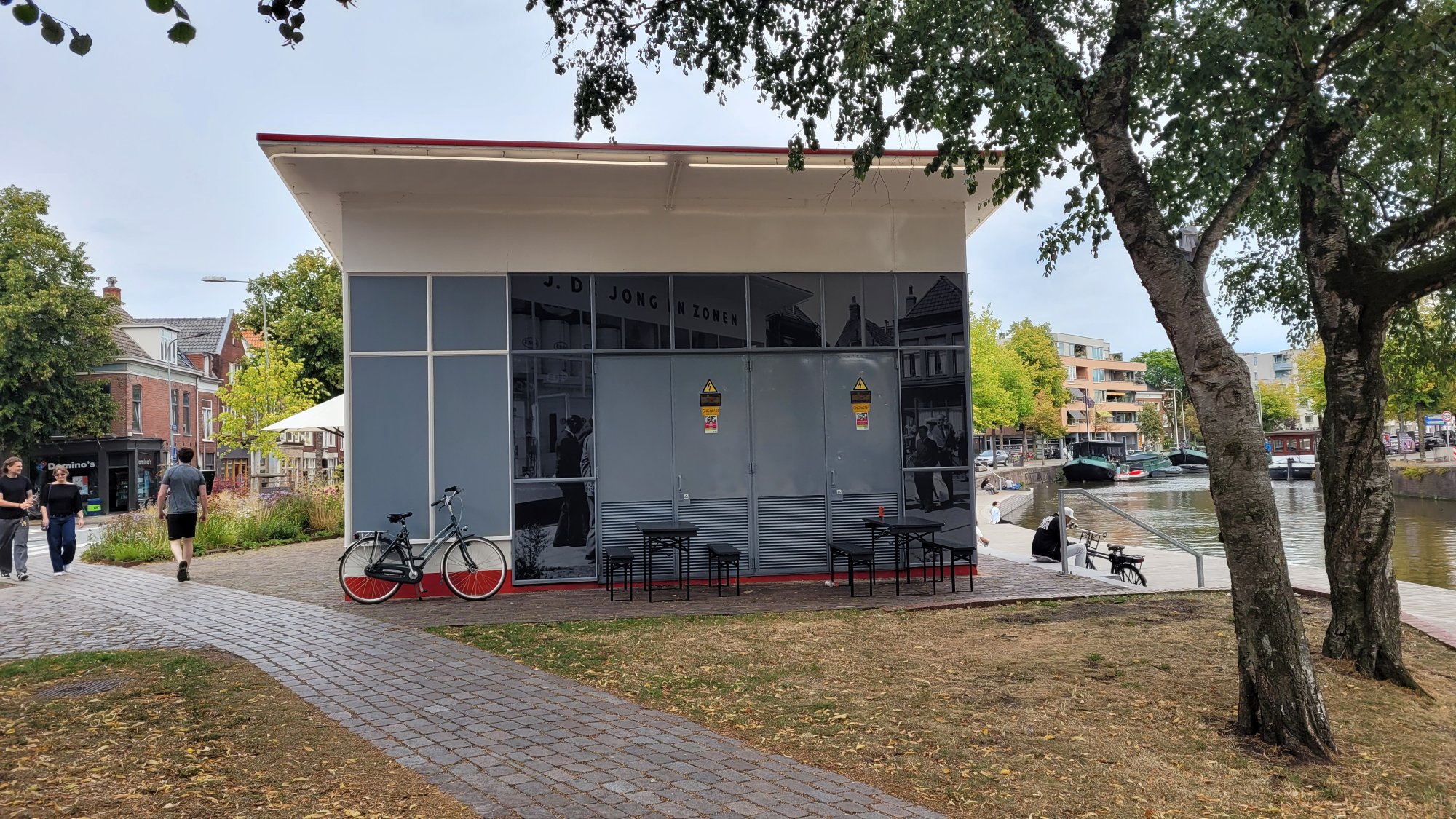 Gerestaureerde Esso tankstation van Dudok in Groningen