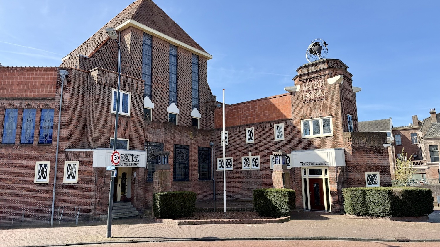 Voormalig kantoor Leidsch Dagblad, ontworpen door W.M. Dudok en J.J.P. Oud