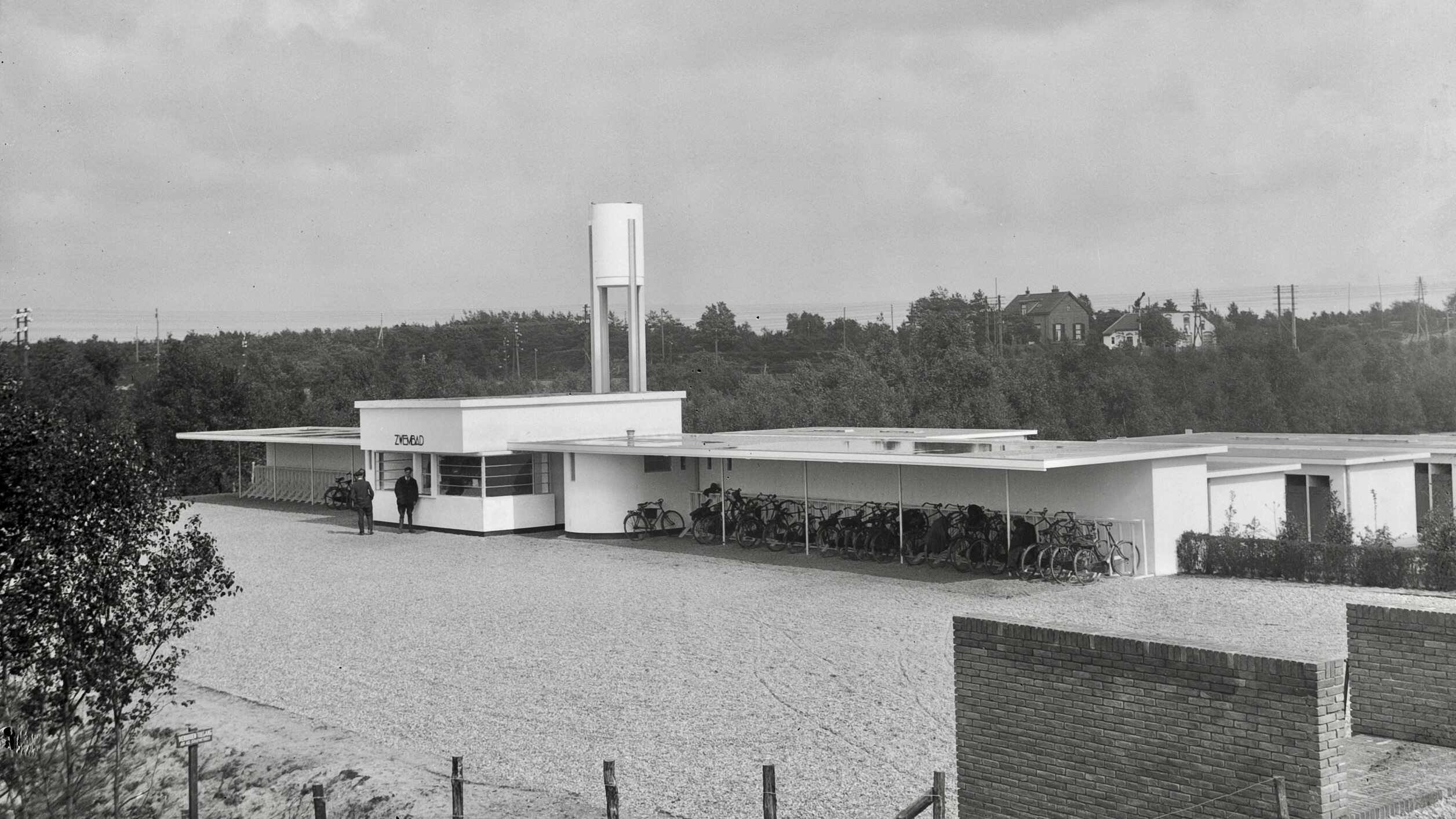Beeld uit de jaren '30 van het natuurzwembad Crailo in Hilversum