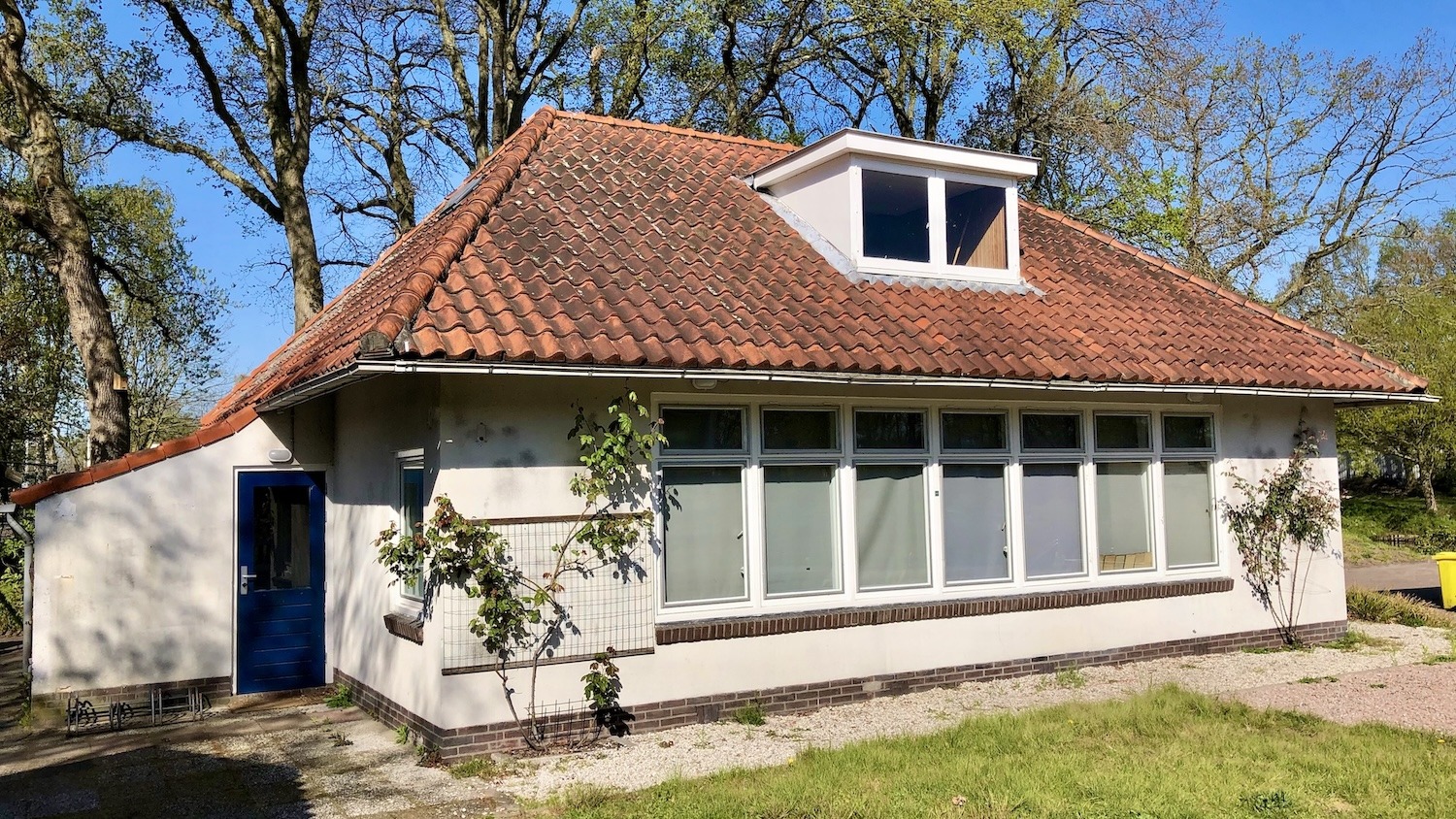 Woning voor de bootsman van roeivereniging Cornelis Tromp in Hilversum, naar een ontwerp van Dudok